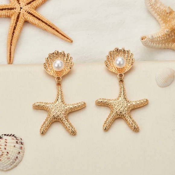 Gold Sea Shell + Starfish Drop Earrings - Picture 4 of 5